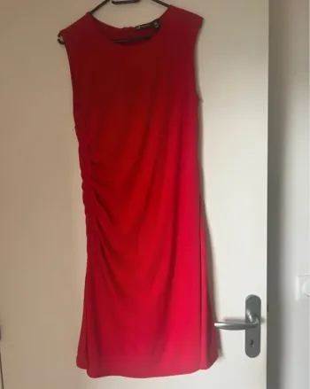 Robe rouge taille 40 neuve