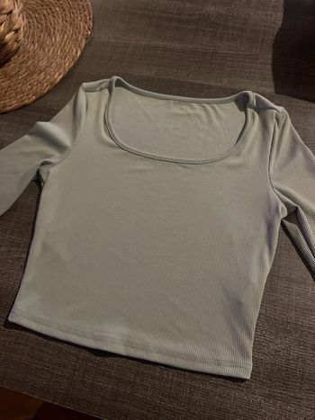 T-shirt manches longues neuf jamais porté, taille 36