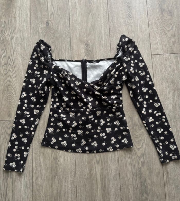 Top croisé fleuri