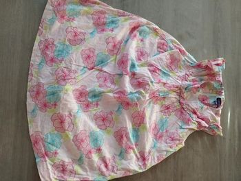 Robe sergent major à fleurs