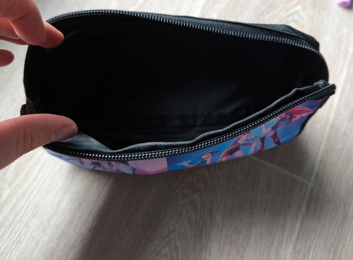 Une trousse+ 1 bracelet kpop demon hunters - photo numéro 2