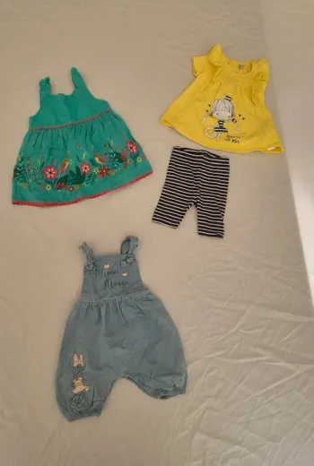 Robe, ensemble et combinaison bretelle