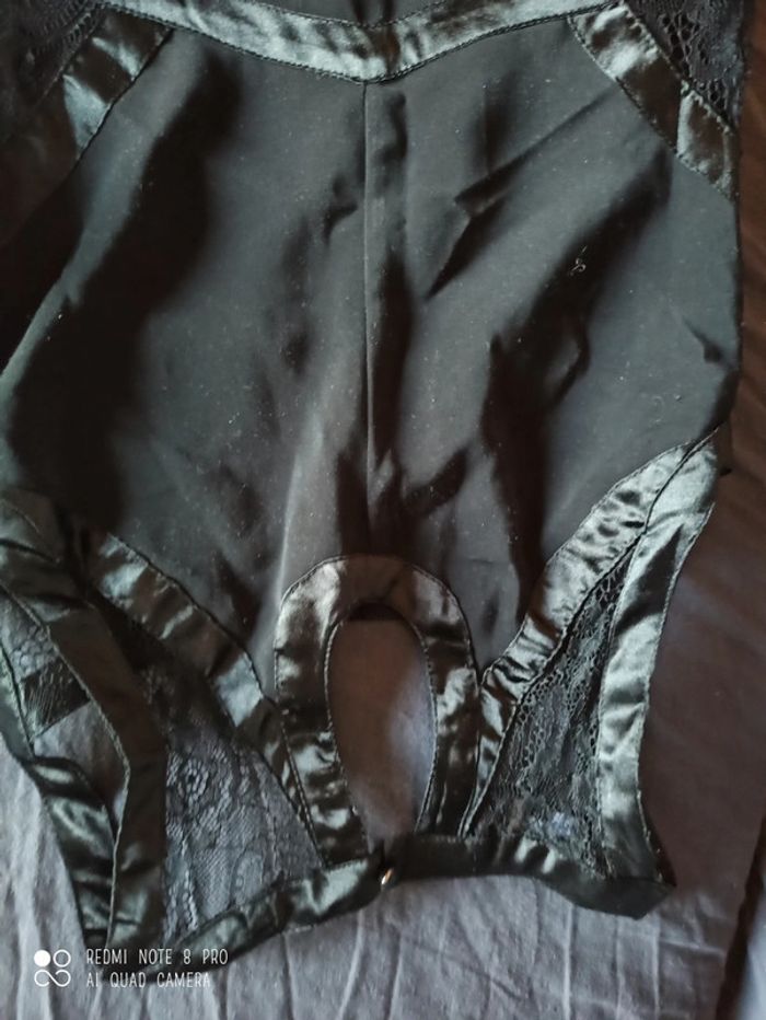 Robe noire ajourée - photo numéro 4