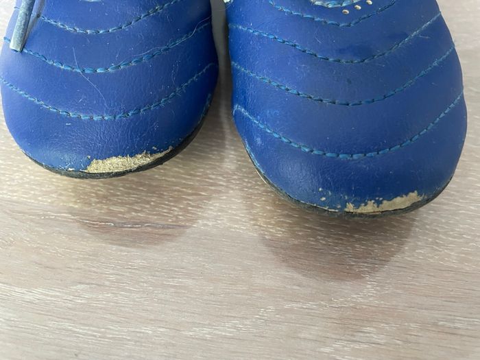 Chaussures de foot taille 27 - photo numéro 5