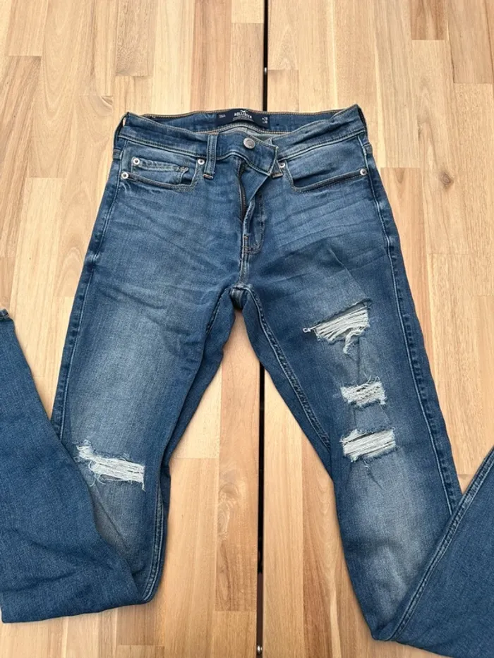 Jean troué bleu
