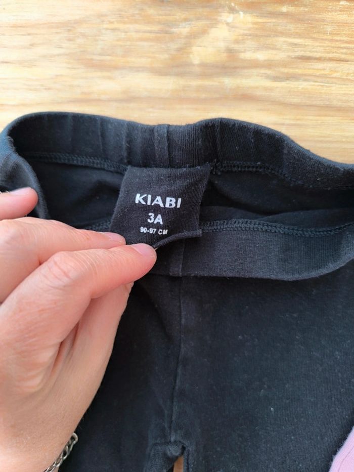 Lot de 2 leggings taille 3 ans en très bon état - photo numéro 2