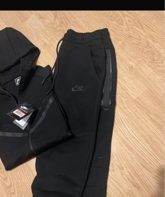 Ensemble Nike Tech - photo numéro 2