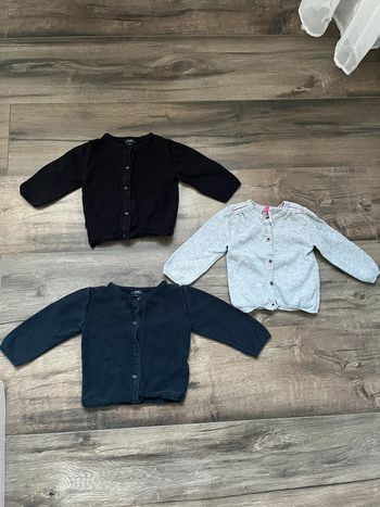 Lot 3 gilets ( 9 mois )