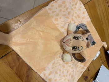 Doudou Le roi Lion  Simba Disney neuf