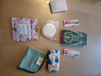 LOT DE DIFFERENTS ACCESSOIRES BEAUTE FEMME MY LITTLE BOX