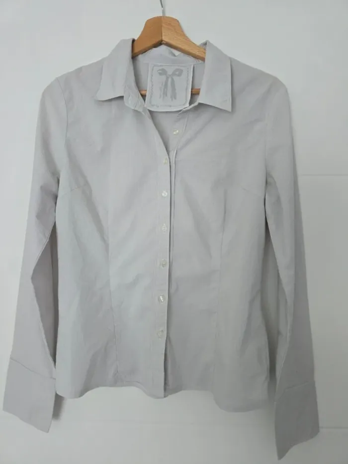 Chemise cintrée grise à rayures