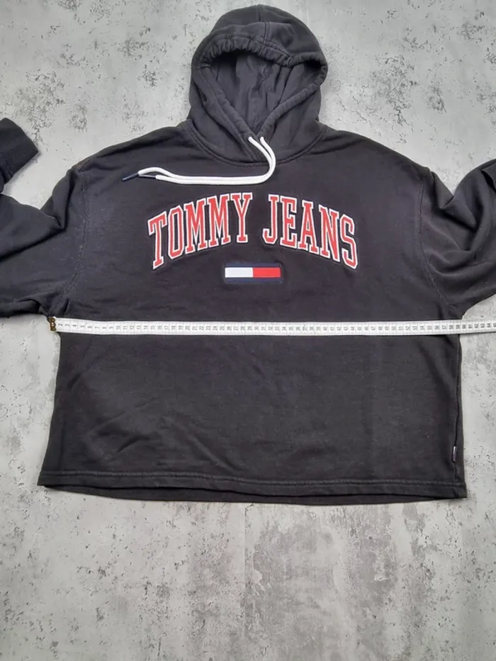 Crop top à capuche Tommy Jeans noir – Taille M Femme (mesures en photos) - photo numéro 6
