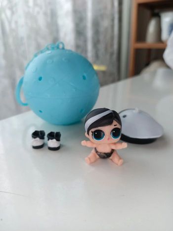 Poupée Lol Surprise Doll lil yin baby série  4 en bon état