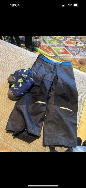 Lot pantalon de ski plus moufle