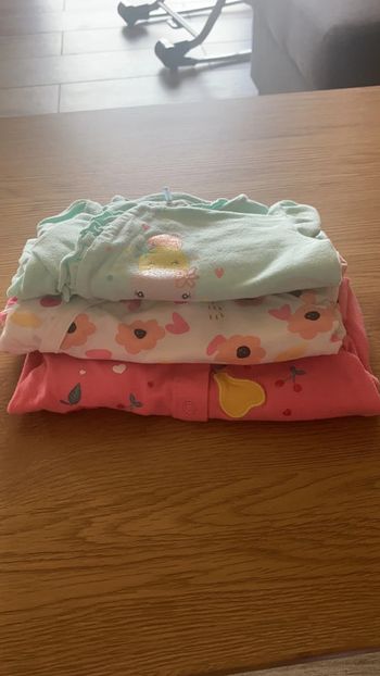Lot trois pyjamas 1 mois
