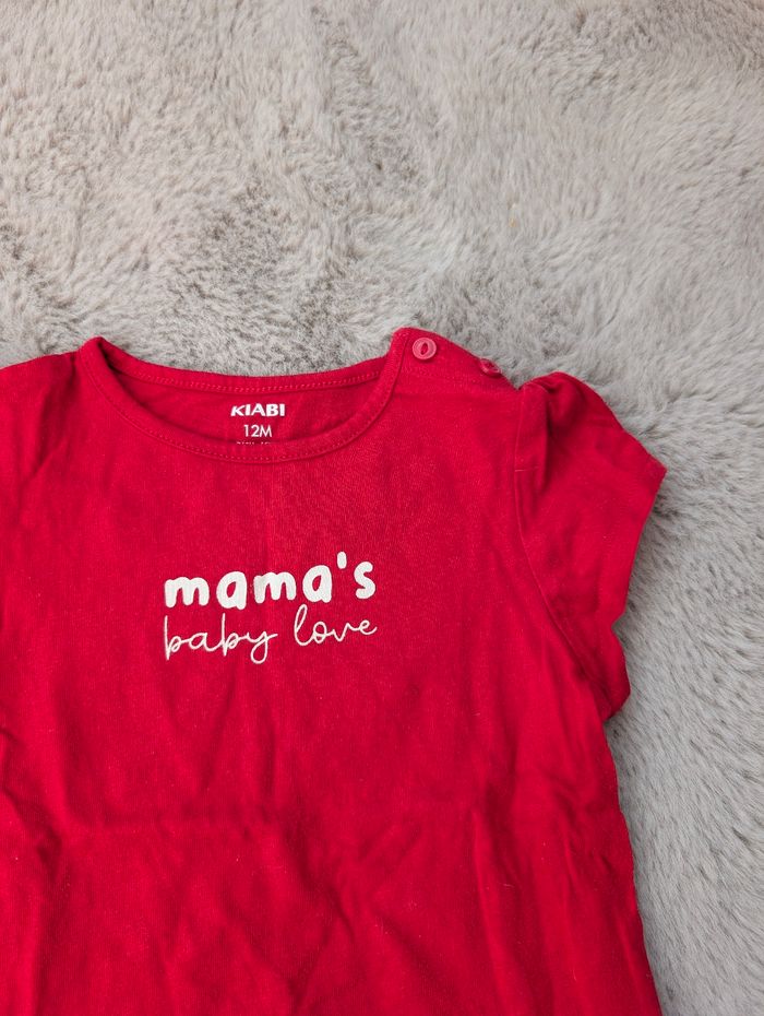 T-shirt rouge Kiabi 12 mois “mama’s baby love” très bon état - photo numéro 3