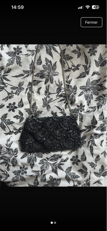 Pochette brodée bleue nuit