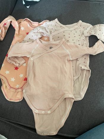 Lot de 3 bodys taille 6 mois Petit Bateau