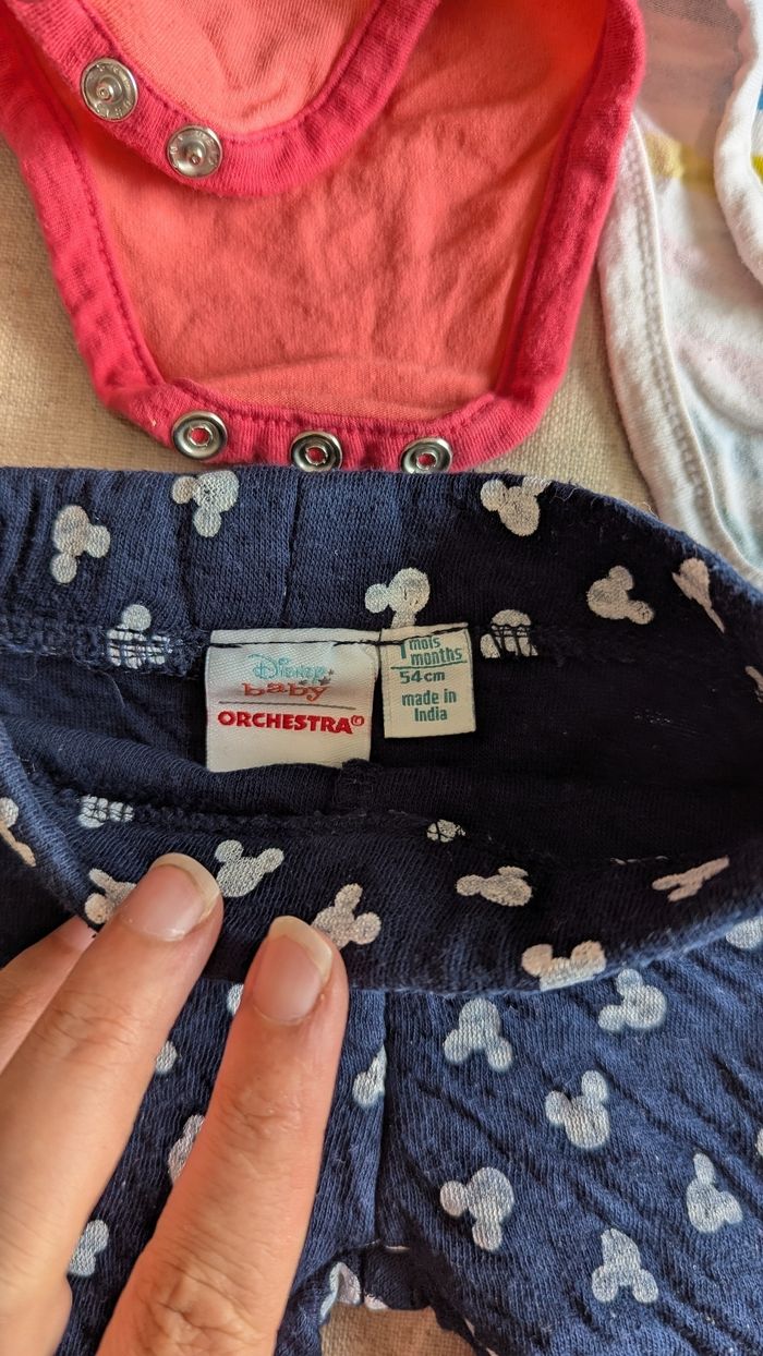 Lot bodies et pantalon Disney - photo numéro 4