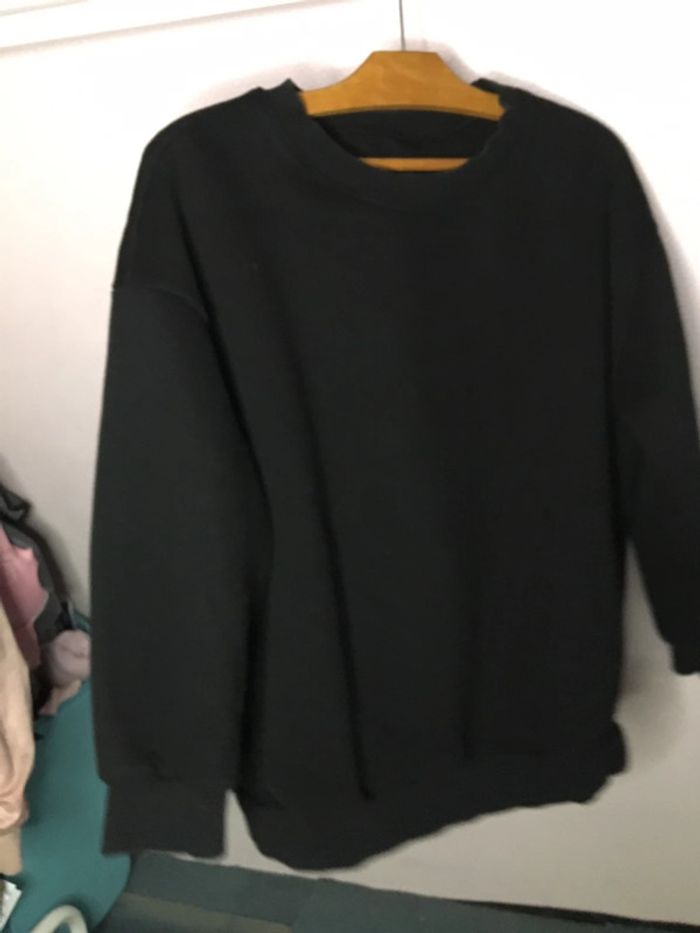 Sweat basic noir.