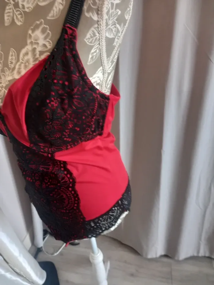 Body rouge et noir - photo numéro 2