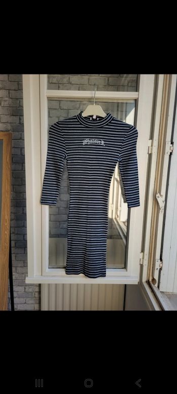 Robe moulante rayée
