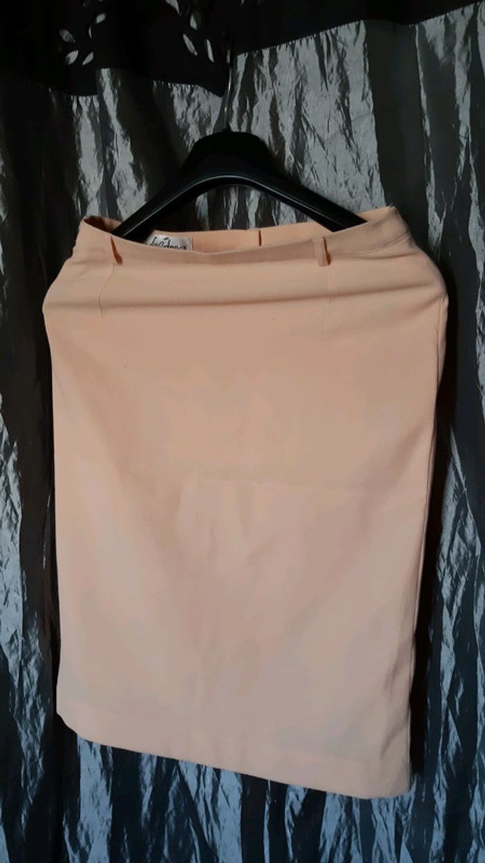 Jupe 3/4 tailleur, quelques fils tirés à la taille