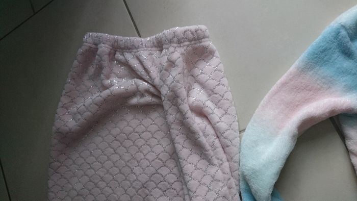 Pyjama polaire Sirène avec queue Neuf 8 ans - photo numéro 3