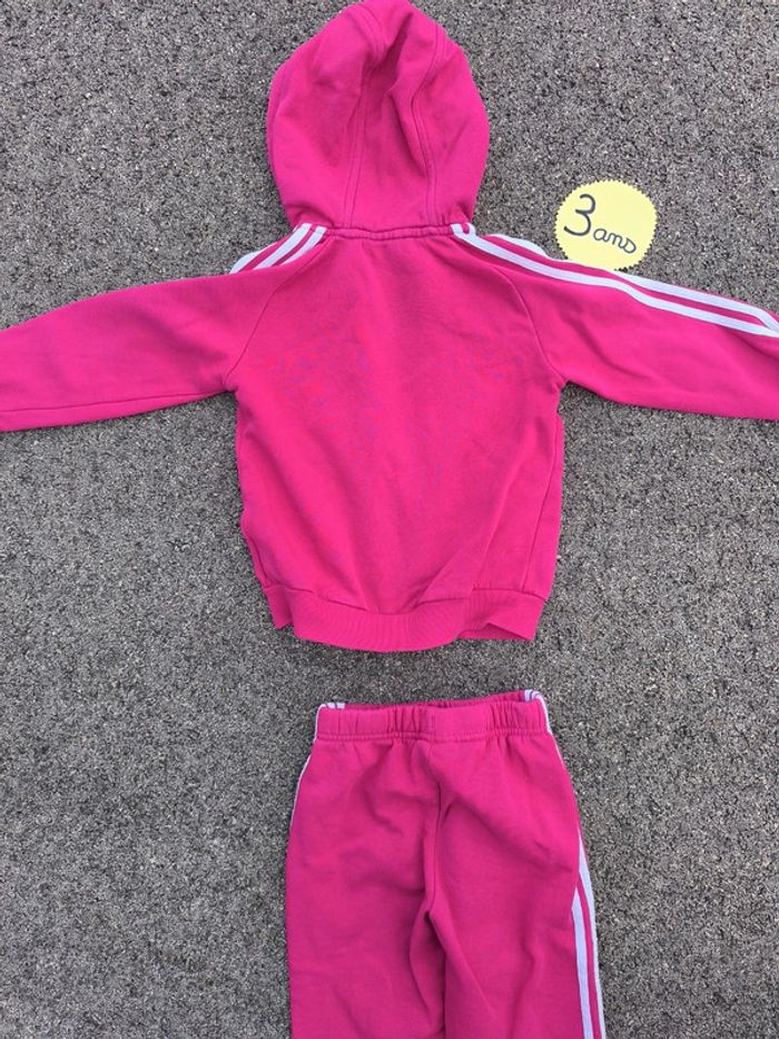 Ensemble jogging Adidas taille 3 ans en très bon état - photo numéro 3