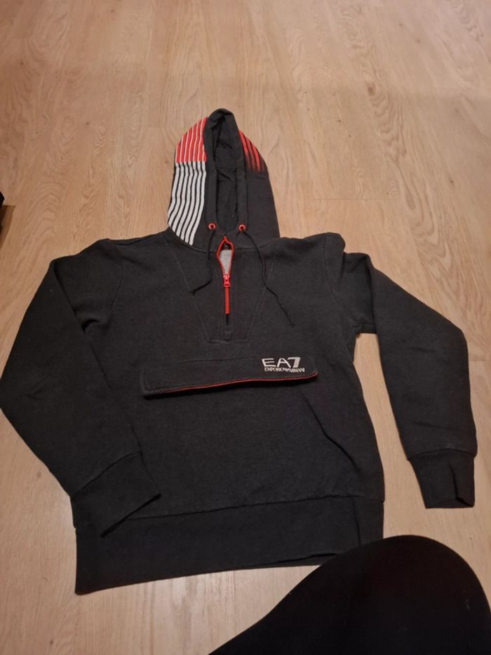 Pull a capuche homme gris foncé et rouge EA7 emporio armani - photo numéro 2
