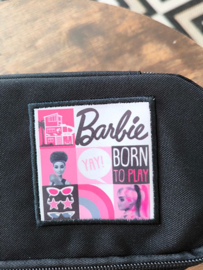 Trousse Barbie "Born to Play" Neuve avec étiquette - photo numéro 2