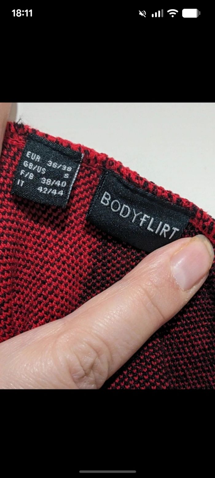 Pull Bodyflirt rouge et noir. Taille 38/40 - photo numéro 5