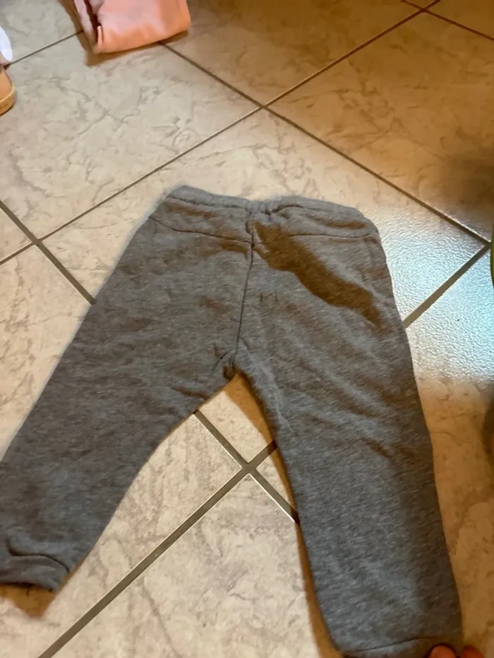 Petit jogging - photo numéro 3