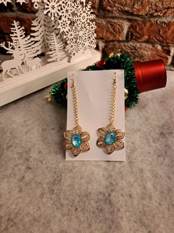 Boucles d'oreilles pendante doré strass bleu turquoise