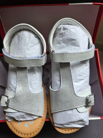 Sandale kickers neuf pointure 32