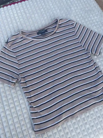T-shirt beige à rayures blanches et noires – Taille M Primark