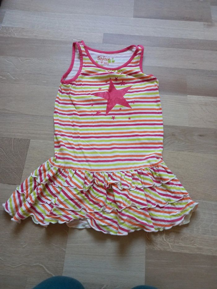 Robe à bretelles larges