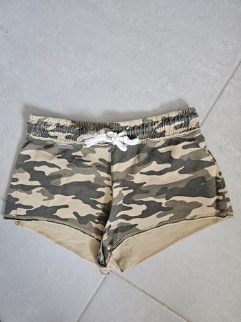 Short militaire Bershka taille 38