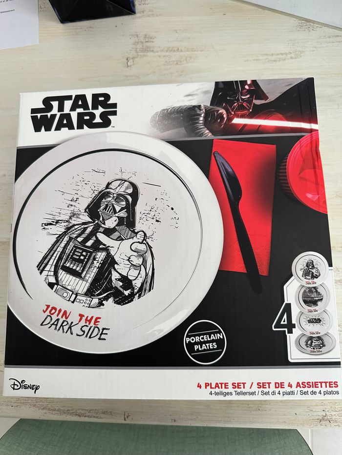 set de 4 assiettes en porcelaine