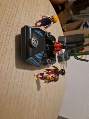 Bateau + 4 personnages playmobil