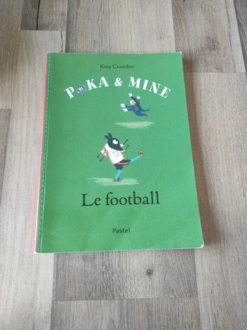 Livre : Poka et mine : Le football