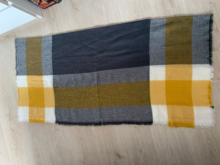 Écharpe jaune et grise - photo numéro 5