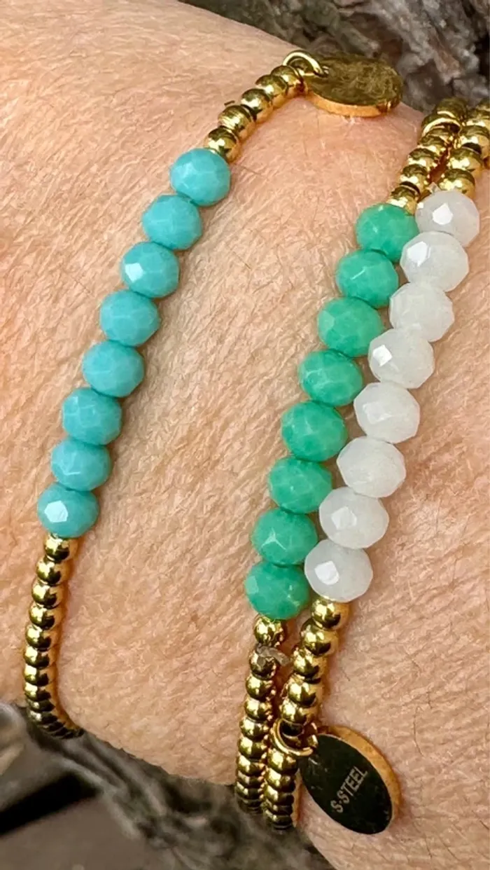 Lot de 3 bracelets boules acier inoxydable or perles multi facettes blanches turquoises vert d’eau - photo numéro 3