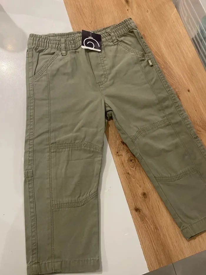 👖 Jean bébé kaki Odoie – 18 mois (neuf)