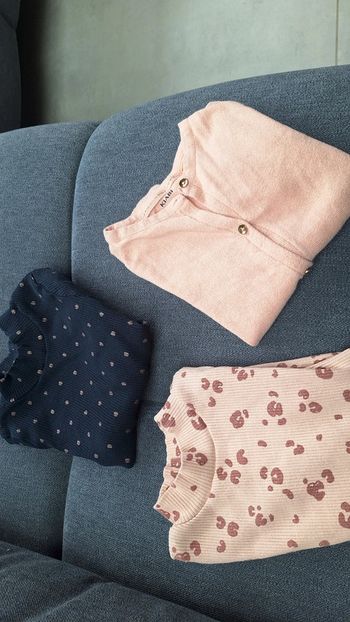 Lot soir mi saison 3 articles gilet 6 ans