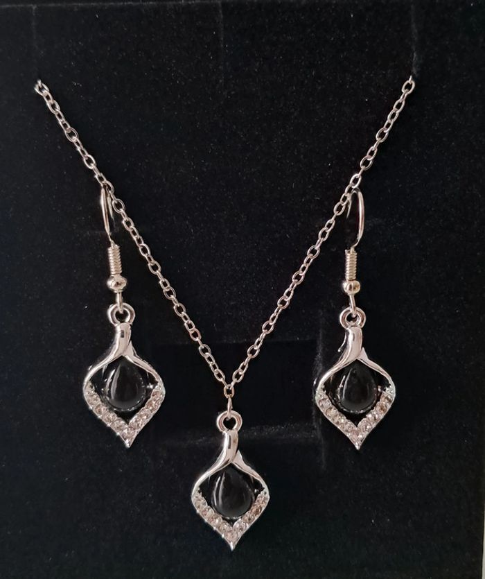 Parure argenté goute noir neuve