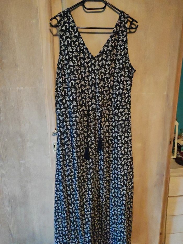 Robe longue fleurie col v