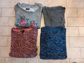 Lot 4 pulls et gilets (14 ans)