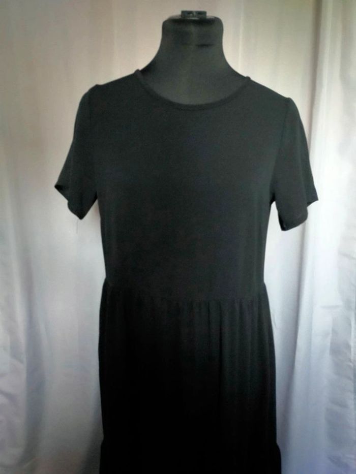 Robe noire simple et élégante – sans marque - photo numéro 2