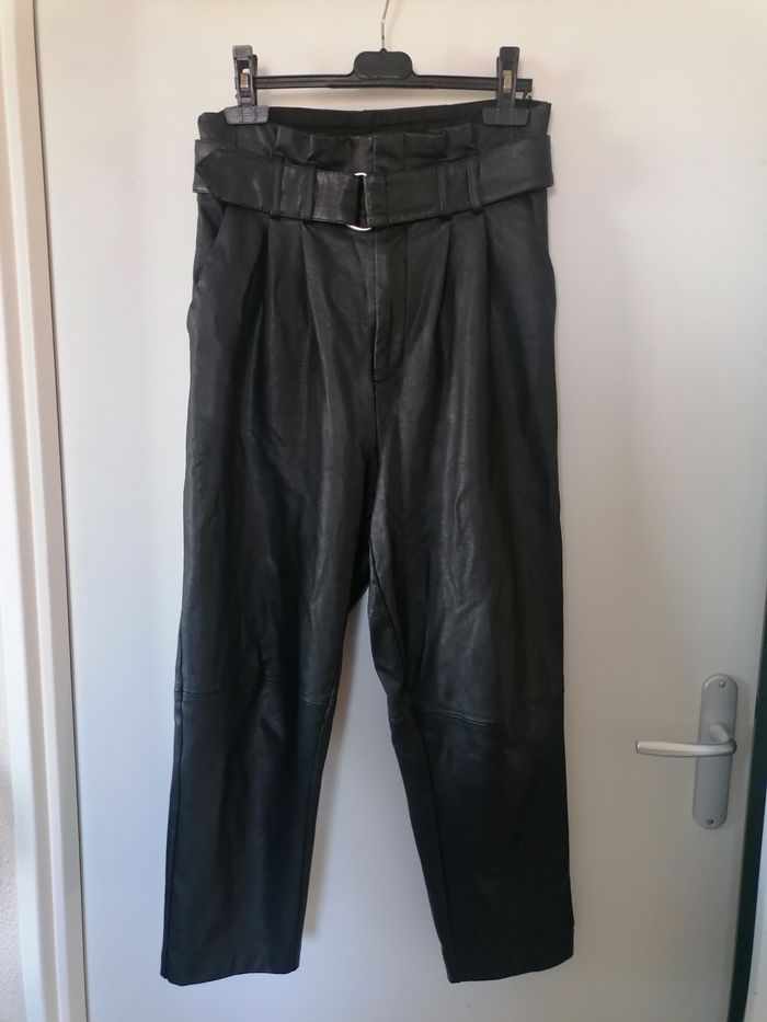 Pantalon noir en Similicuir Stradivarius taille 38